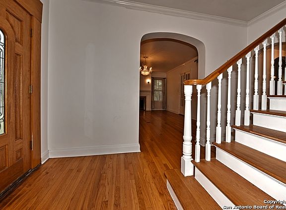 3rd image of 230 Mary Louise Dr