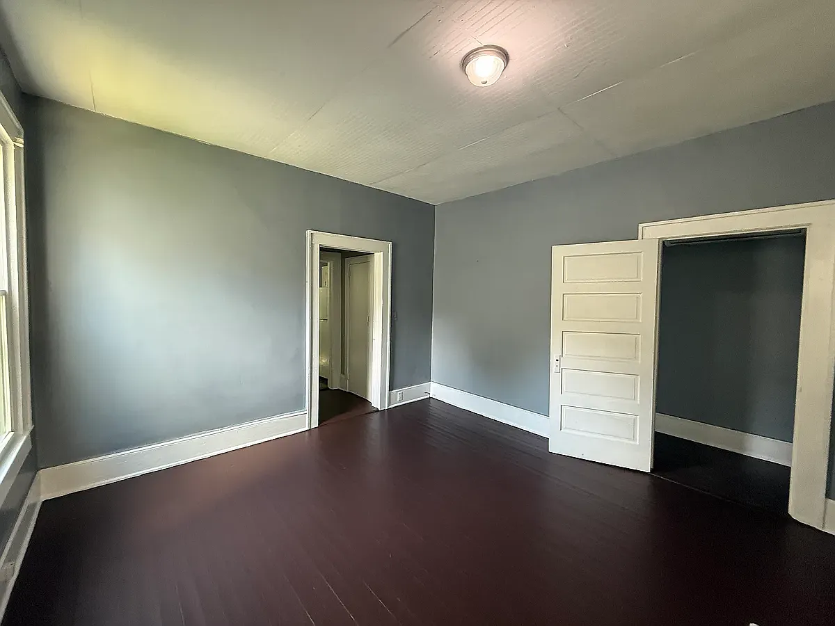 3 bed, 1100 sqft, $1,200 — Photo 2