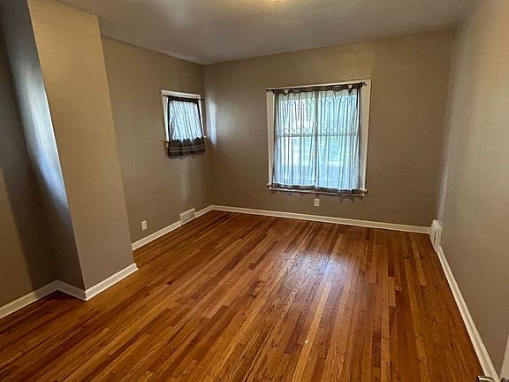 4th image of 4703 Stickney Ave