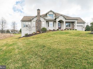 293 Country Club Dr, Telford, PA 18969