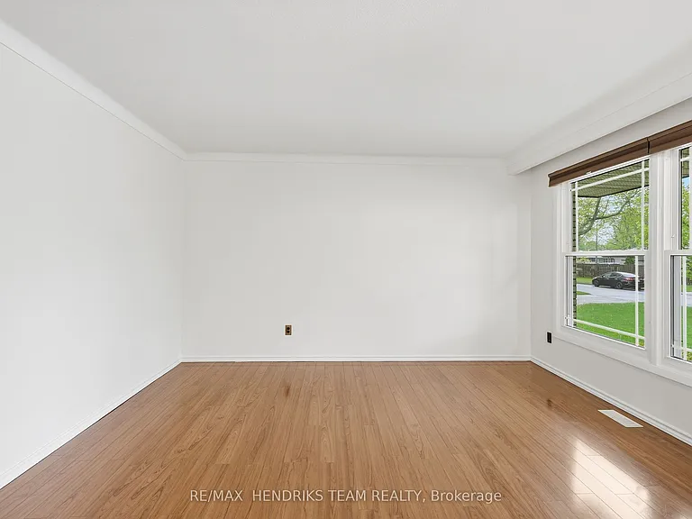 23 Crescentwood Dr — Photo 9