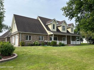 1567 Western Ave, Grafton, ND 58237
