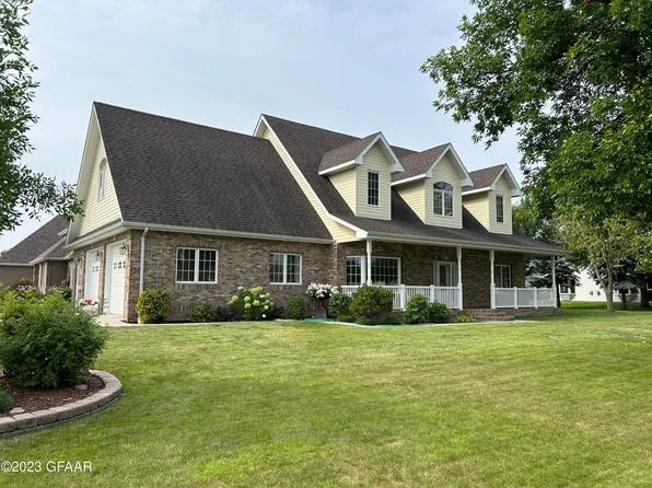 1567 Western Ave, Grafton, ND 58237