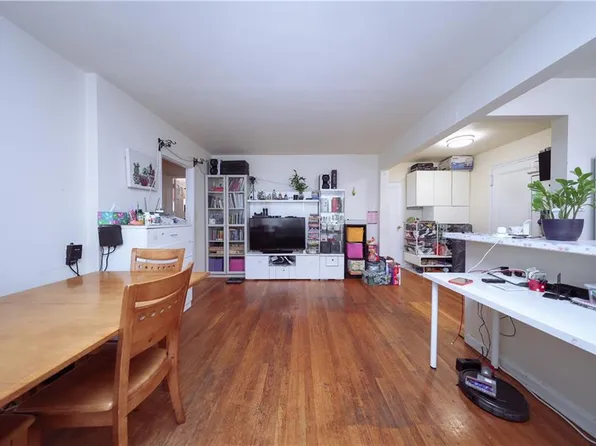 2705 Kings Highway image 8 of 17