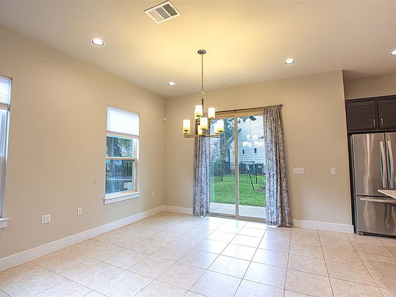 5th image of 3108 E 51st St #601