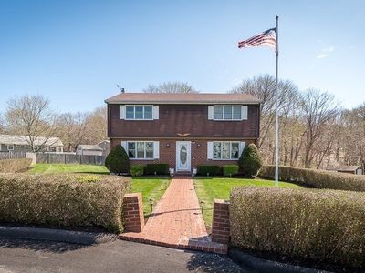 6 Saint Peter Ln, Gloucester, MA, 01930