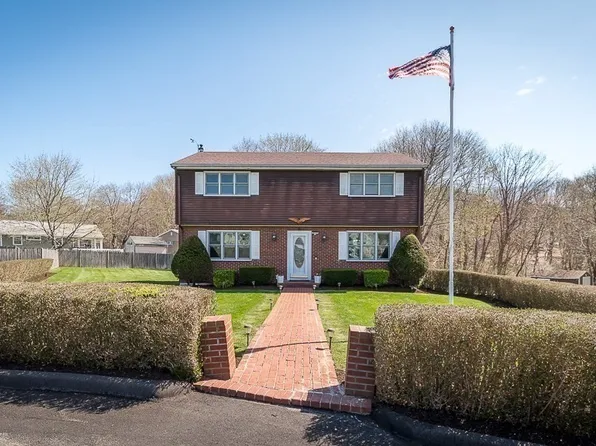 6 Saint Peter Ln, Gloucester, MA 01930