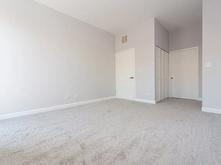 6015 N Mozart St #302 — Photo 15