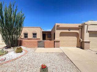 1520 W Camino Calderon, Green Valley, AZ 85622