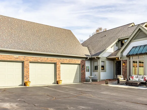 9345 Spring Forest Dr, Indianapolis, IN 46260