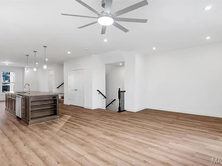 306 Indigo Ct — Photo 16