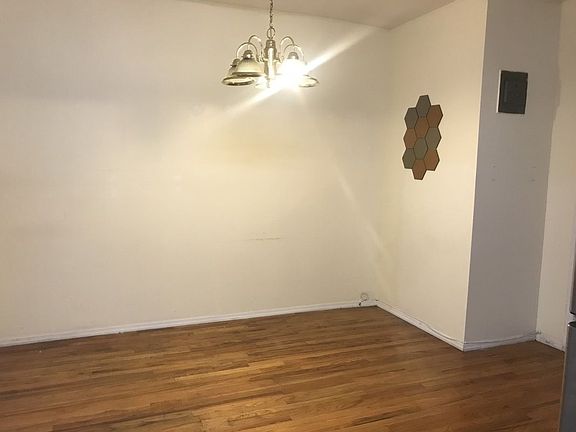 3rd image of 2332 28th St APT 1R
