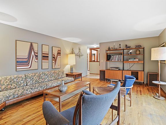 3rd image of 1822 W Toni Rae Dr