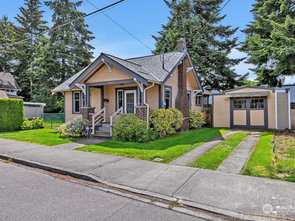 1207 N 2nd Street, Renton, WA 98057