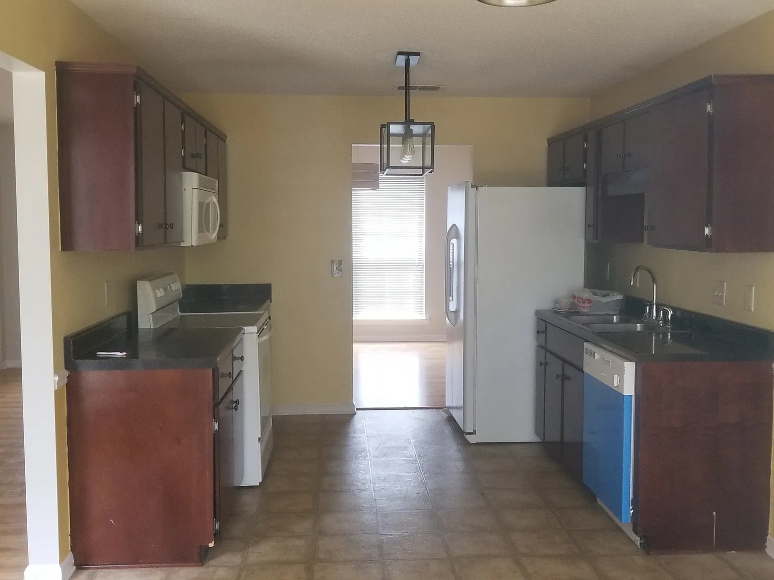504 Bedford Court - 504 Bedford Court — Photo 3