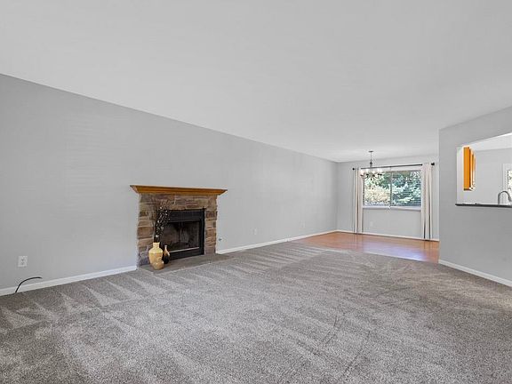 3rd image of 106 Bounty Dr NE