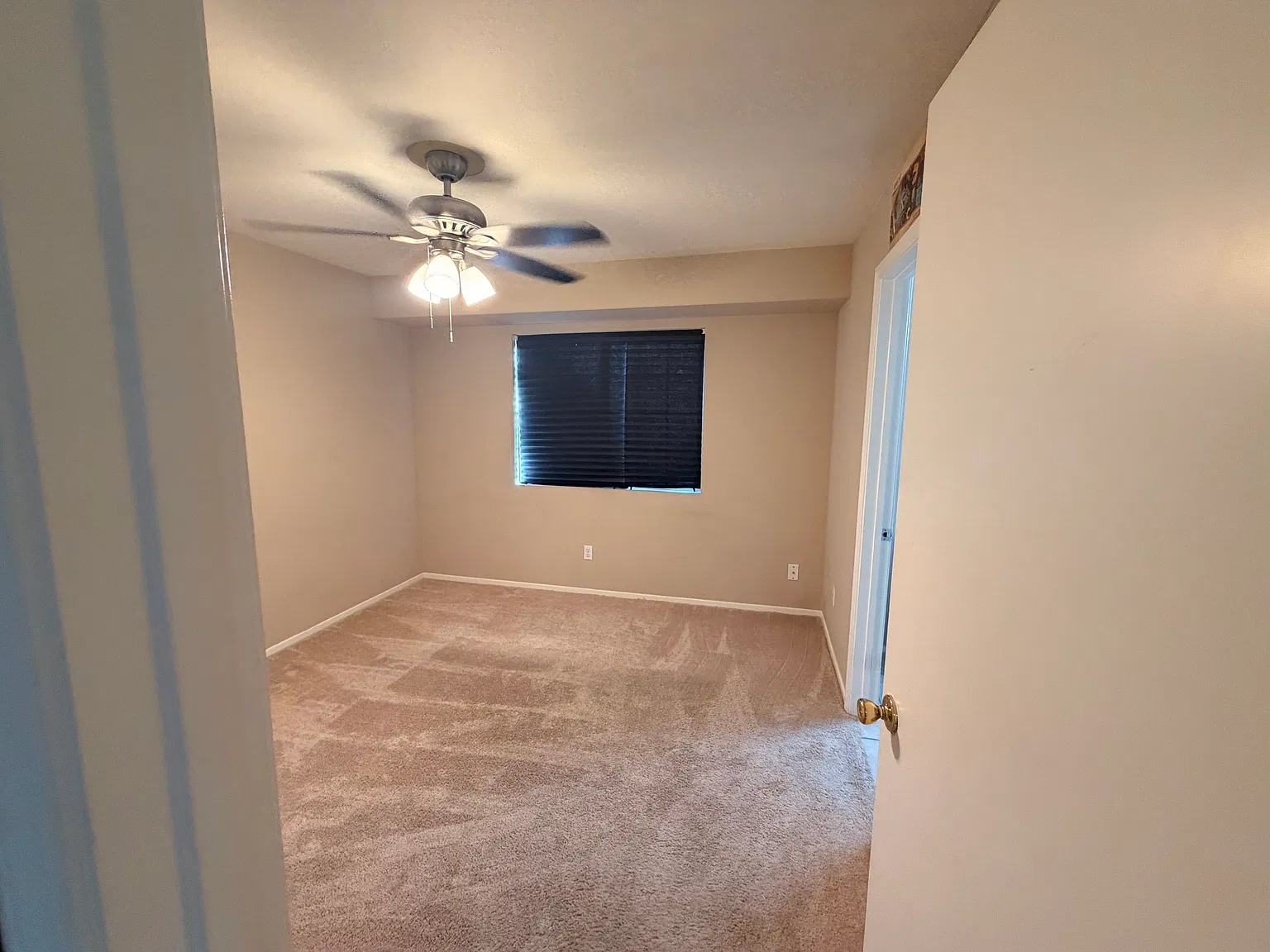 3 bed, 2.5 bath, 1534 sqft, $2,000 — Photo 3