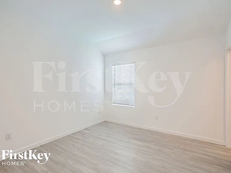 1204 Treehouse Ln — Photo 20