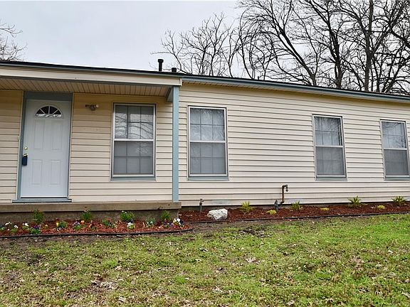 3rd image of 1445 Meadowbrook Dr