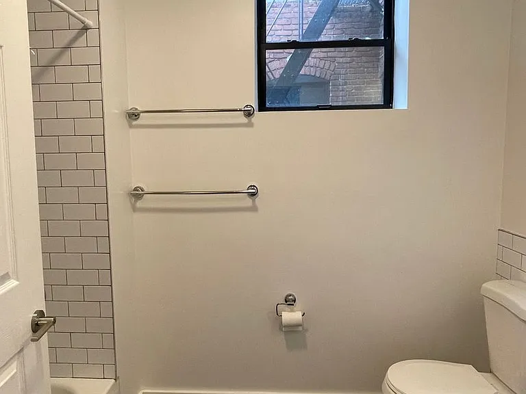 2527 Saint Paul St — Photo 15
