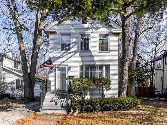 3rd image of 626 Forest Ave