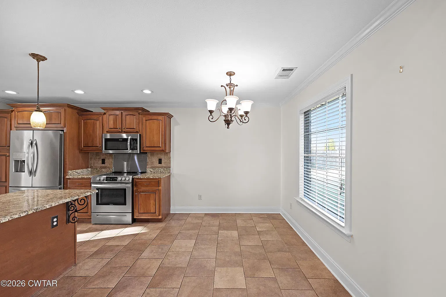 3 bed, 1832 sqft, $2,100 — Photo 2