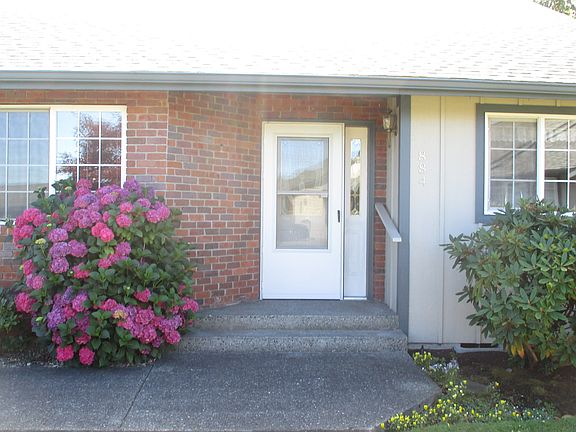 2nd image of 884 N Oxford Way