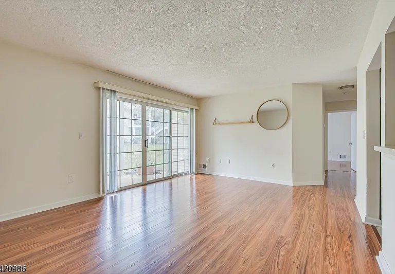 69 Amberly Ct — Photo 3
