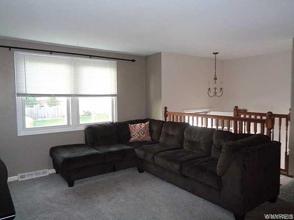 3rd image of 47 Autumnwood Dr