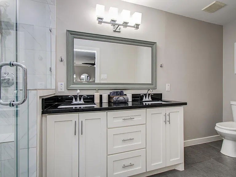 4749 Benning Dr — Photo 15