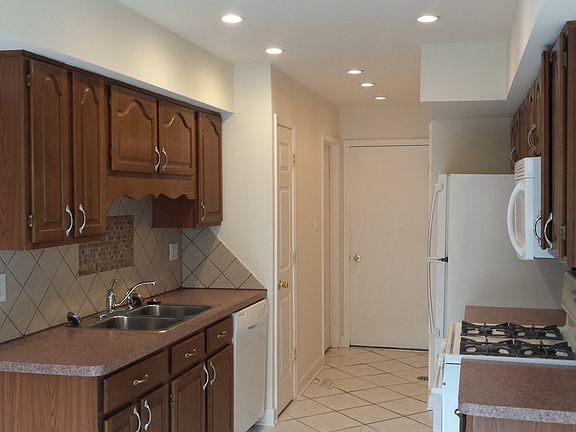 5th image of 15653 Erin Ln
