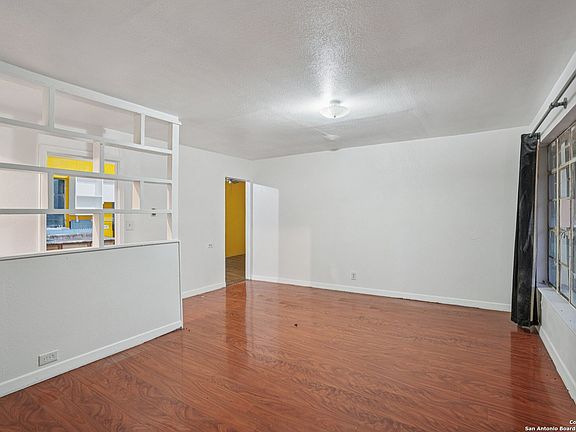 5th image of 122 Fordham