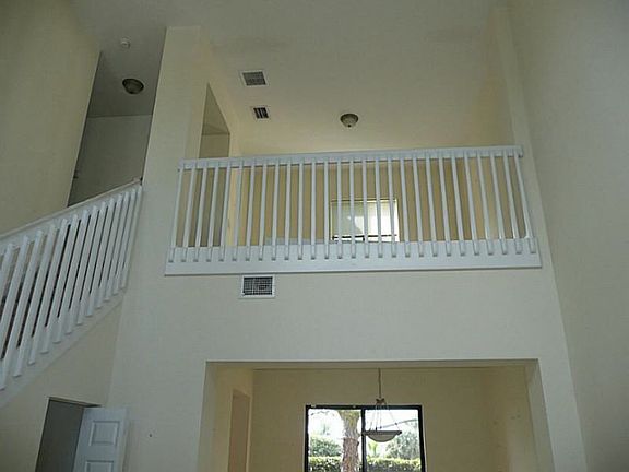 4th image of 2424 Venetian Way