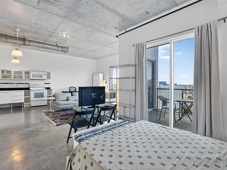 10 SW South River Dr #1410 — Photo 14