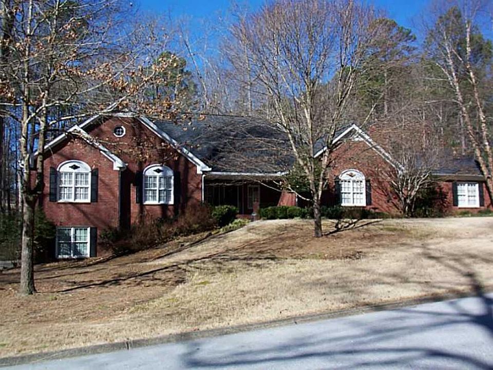 2751 Gardenwood, Lilburn, GA