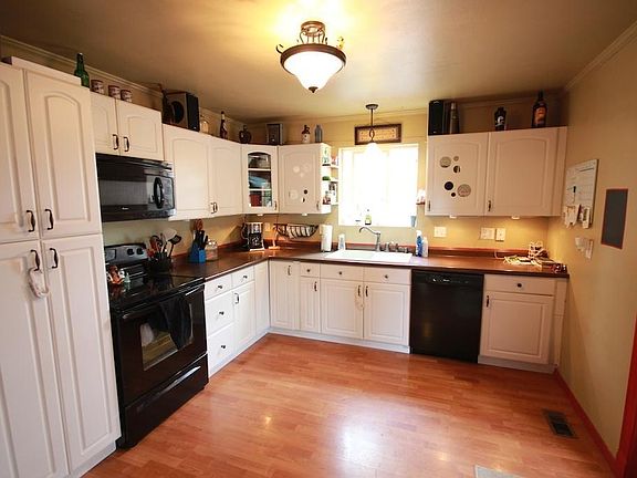 2nd image of 307 Edgewood Dr