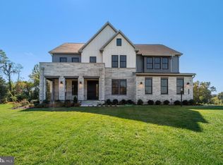 661 Stratford Hill Ct, Great Falls, VA 22066