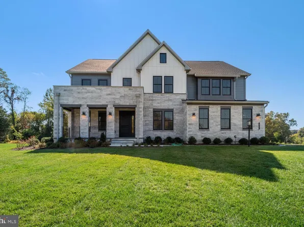 661 Stratford Hill Ct, Great Falls, VA 22066