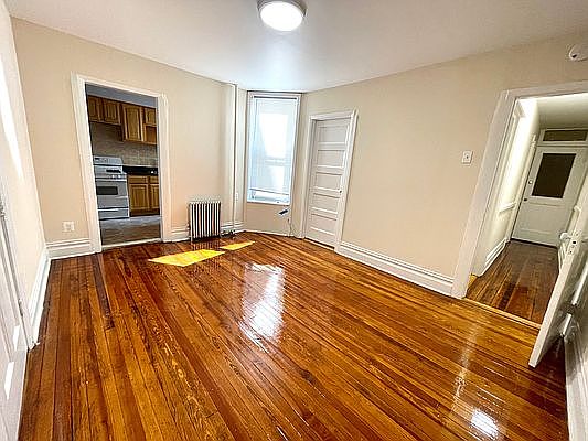 5th image of 21-22 Newtown Ave #3