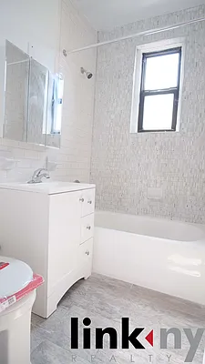 Rented by Link NY Realty | media 32