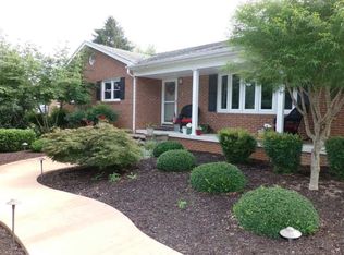 3012 Village Dr, Waynesboro, VA 22980
