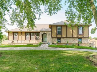 24530 W 54th St, Shawnee, KS 66226