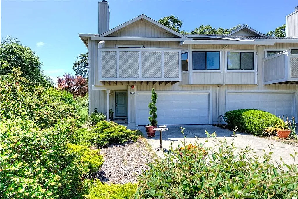 1102 Redwood Blvd photo 1
