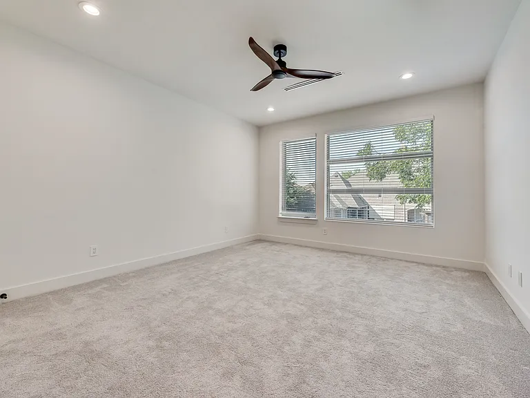 6411 Royal Ln — Photo 23