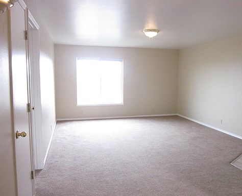 2nd image of 2752 SW Salmon Ave APT 3