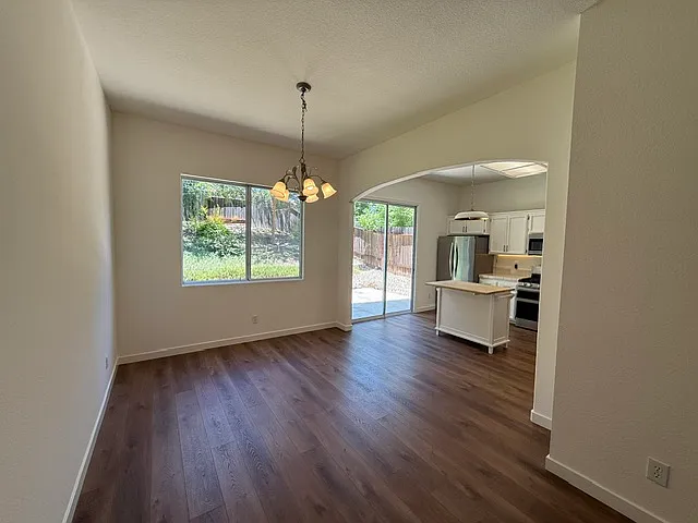 2202 Jason Ct — Photo 4