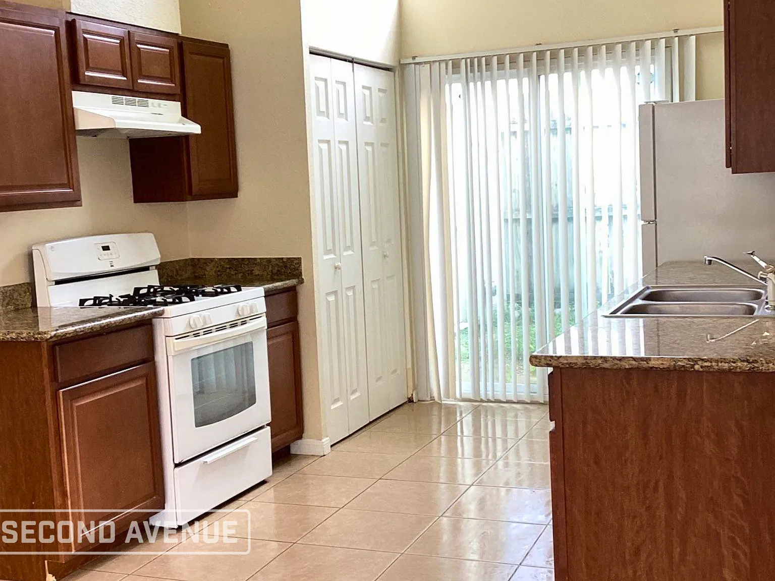 3 bed, 2.0 bath, 1571 sqft, $1,850 — Photo 4