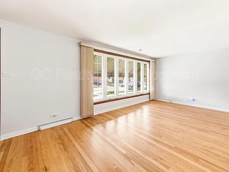 5144 S Melvina Ave — Photo 3