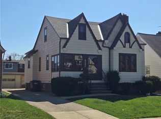 6305 Farnsworth Dr, Parma, OH 44129