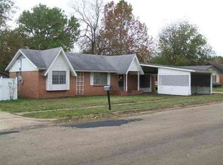 812 Sherwood Dr, Hugo, OK 74743